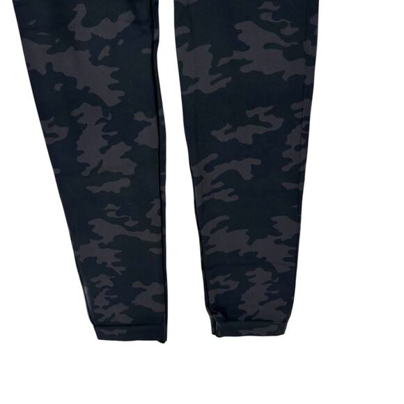 Spanx Black Camo Cropped Lamn Seamless Leggings - Picture 7 of 9
